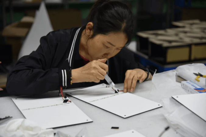 為什么定制亞克力展示架不便宜？以下都是原因