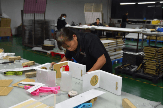 為什么定制亞克力展示架不便宜？以下都是原因